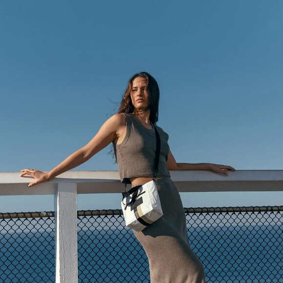 Stylish White and Black Tote Bag - Picture 5 of 12